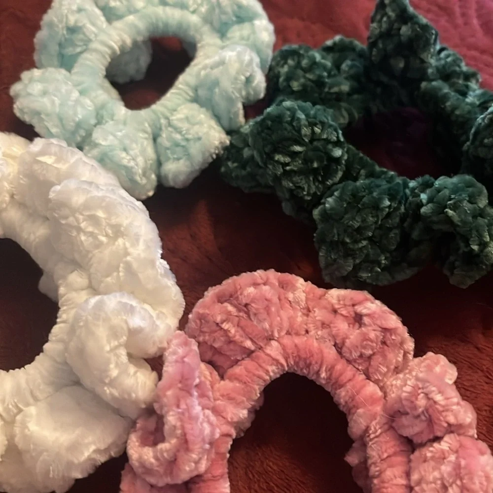 11 New Scrunchies‎ HANDMADE WITH VELVET YARN BY THE VELVET BUNNY SITE. Ponytail.